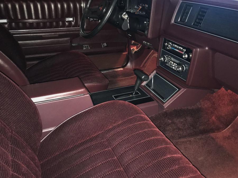Интерьер Chevrolet Monte Carlo SS 1985 года  (фото 34 из 69)